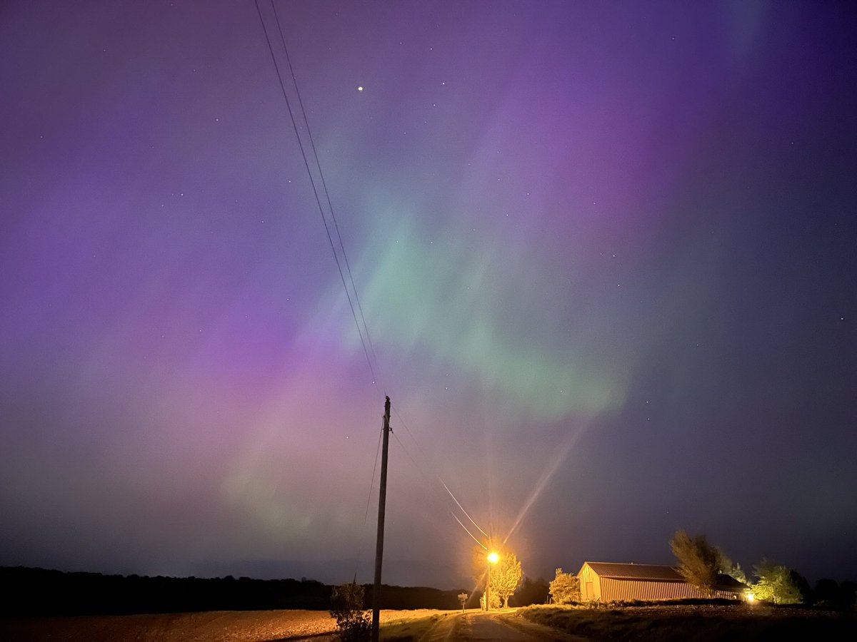 A few shots of the northern lights between West Union and Ossian earlier tonight. Going back out. #iawx @NWSLaCrosse