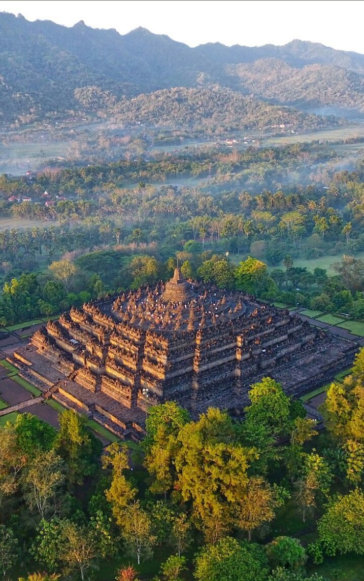 10 Extremely Beautiful Hindu Mandirs in Indonesia 1. Borobudur Temple