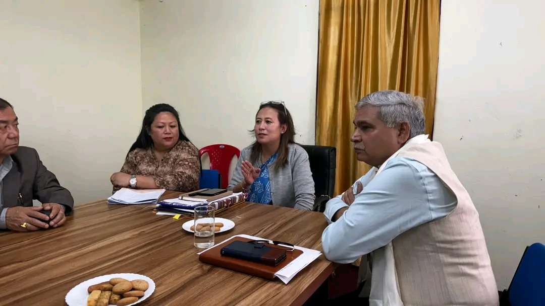 airnews_gangtok's tweet photo. Fisheries Dept. Gangtok& #ICAR-#DCFR collaborate to advance fisheries research in #Sikkim! @PramodKumarPandey discusses roadmap for cold water fisheries development. Exciting progress ahead! #FisheriesResearch @icarindia https://t.co/5oAAxPoObQ
