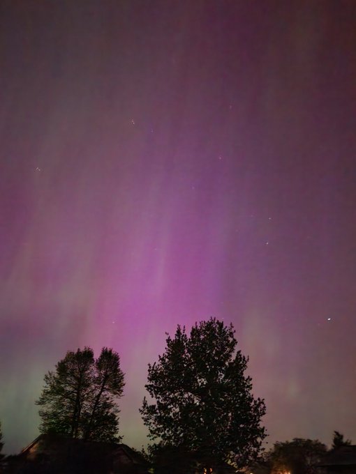 Intense Aurora Borealis near Minneapolis, Minnesota due to G5 class geomagnetic storm, the largest recorded<a href="/tag/bitcoin"class="tags"><span>#bitcoin</span></a>