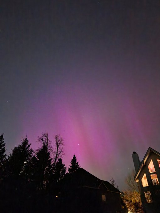 Intense Aurora Borealis near Minneapolis, Minnesota due to G5 class geomagnetic storm, the largest recorded<a href="/tag/bitcoin"class="tags"><span>#bitcoin</span></a>