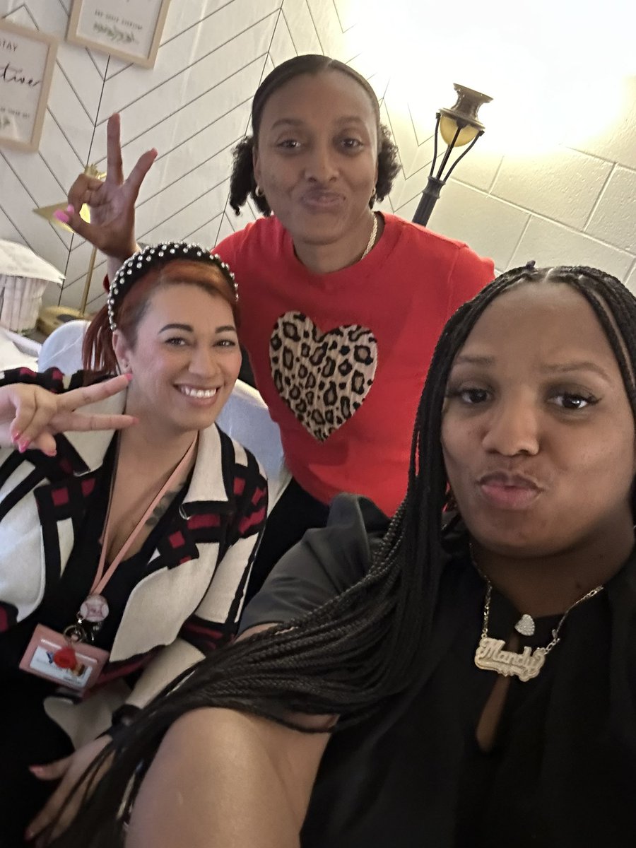 Photo dumping until May 24th! This is what happens when you leave your phone everywhere in the building and they invade your space!!🤣🤣🤦🏾‍♀️🤦🏾‍♀️🤦🏾‍♀️ I lose my phone every other day in the building!😩 #Destiny #Shayla #Frontofficestaff #PatriotLOVE❤️🤍💙