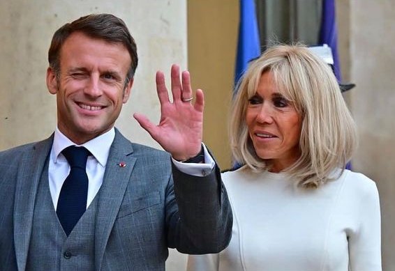 lallier_michel's tweet photo. #JeSoutiensNotreBeauCouplePrésidentiel 
❤️@EmmanuelMacron &amp; @Brigitte1eDame❤️
#LeGvtAttal #Ukraine #UEuropéenne
Contre #TousLesExtrêmes &amp;
#LaHainedesMédiasEnversLui
Pour #LeRespectdelaFonctionPrésidentiel 🇫🇷🙏🏻
#JeSuisAdhérentRenaissance💙🤍❤️
#EnsembleAvecEmmanuelMacron💙🤍❤️ https://t.co/SXz5SH984O