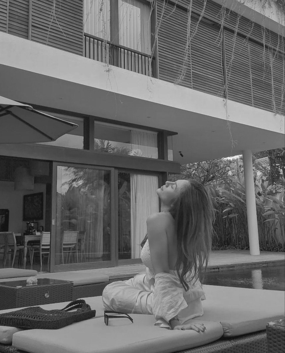 ️ ️️

️ ️️

Happy weekend.  

️ ️️

️ ️️