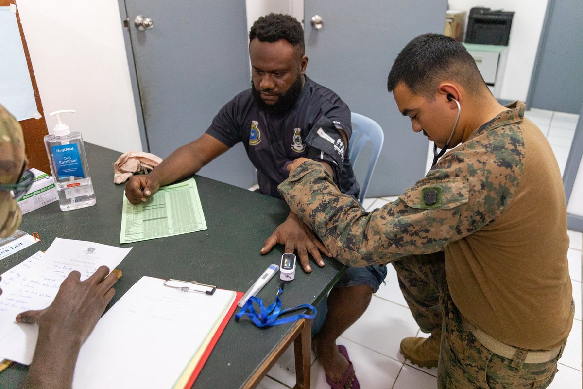 MRFDarwin's tweet image. 🏥🩺Healing Hands 👨‍⚕️⚕️

Members of MRF-D 24.3 @USNavy medical team and their Papua New Guinea Defence Force counterparts practice preventative medicine during a humanitarian assistance and disaster relief exercise.

📍Murrary Barracks, Port Moresby, PNG

#MRFD #PNGDF #Partners