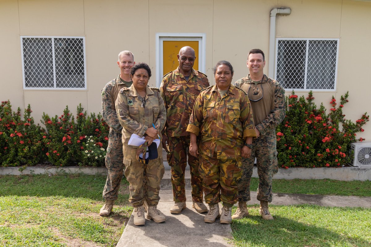MRFDarwin's tweet image. 🏥🩺Healing Hands 👨‍⚕️⚕️

Members of MRF-D 24.3 @USNavy medical team and their Papua New Guinea Defence Force counterparts practice preventative medicine during a humanitarian assistance and disaster relief exercise.

📍Murrary Barracks, Port Moresby, PNG

#MRFD #PNGDF #Partners