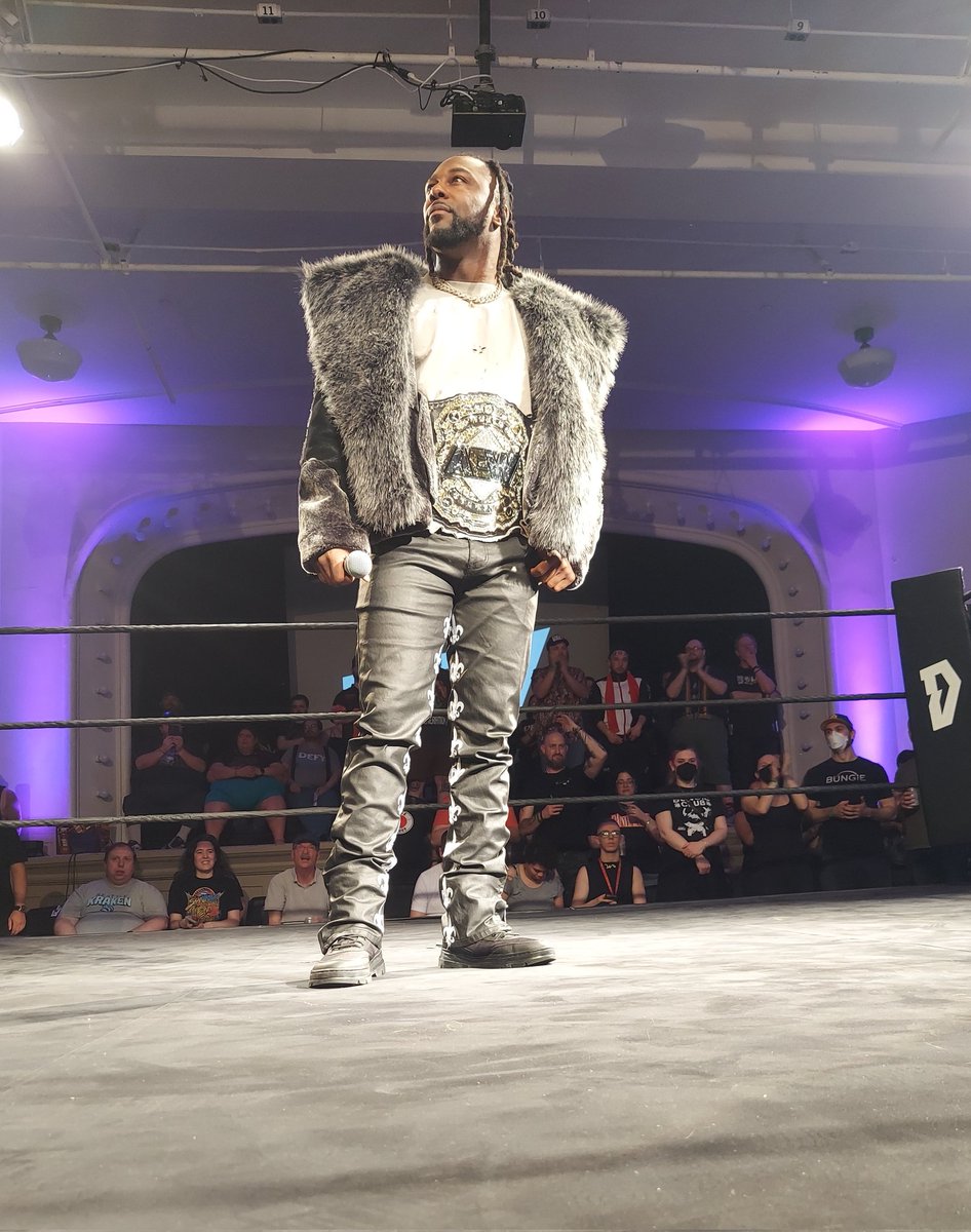 Who's house ?! 

SWERVE has arrived at Washington Hall with AEW Gold around his waist. 
 @swerveconfident