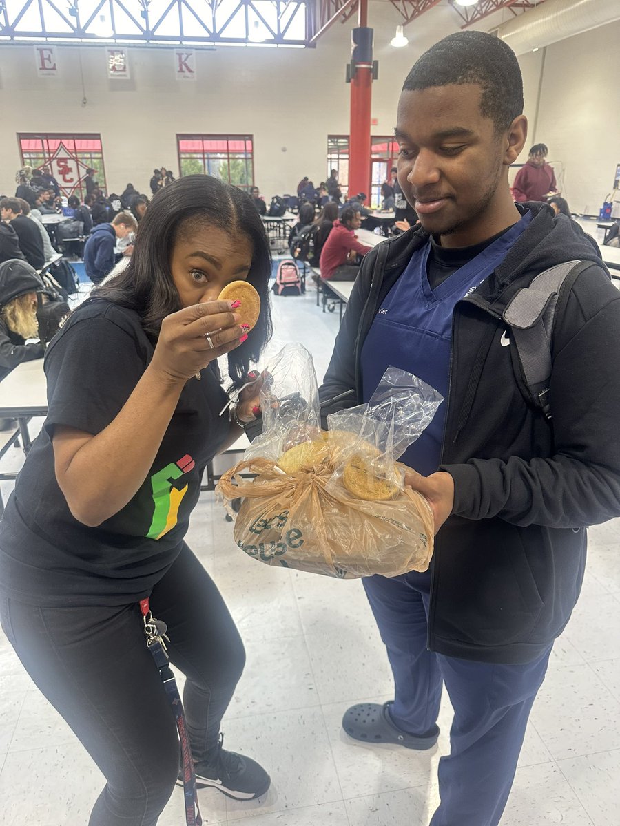 When you have a personal chef at school everyday and we barter lunch…🤣🤣🤣You still owe me Mr. Godfrey….I’ll need my loan money before you head to GSU! You might want to ask your dad @CoachGodfrey_27 before May 24th!!🤣🤣🤣🤦🏾‍♀️ #PatriotLOVE #photodumpinguntilthe24th