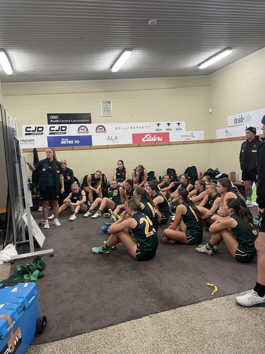 HALF TIME We’ve got some work to do in the second half. Taia Lette has been a standout thus far with some impressive ruck and follow up work. DEVILS 0.4.4 v DANDENONG 5.2.32 #TheDevilYouKnow