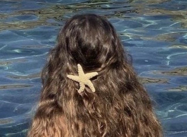 fromyourbook's tweet image. Smells like summer.
