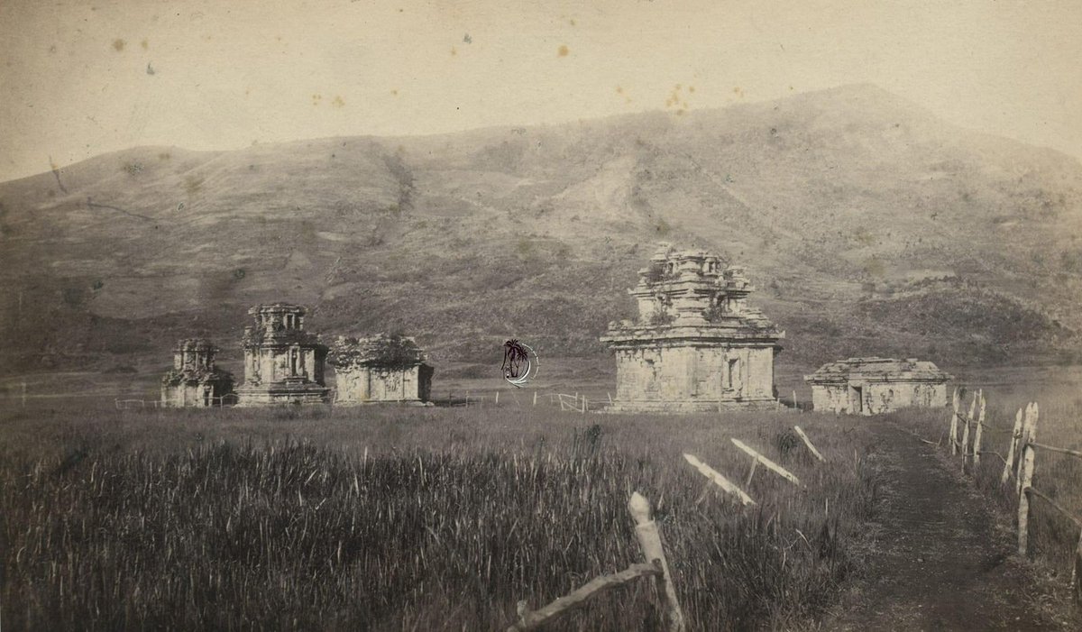 Candi-candi di dataran tinggi Dieng, Wonosobo.

July 1864 - September 1864

Sumber: KITLV