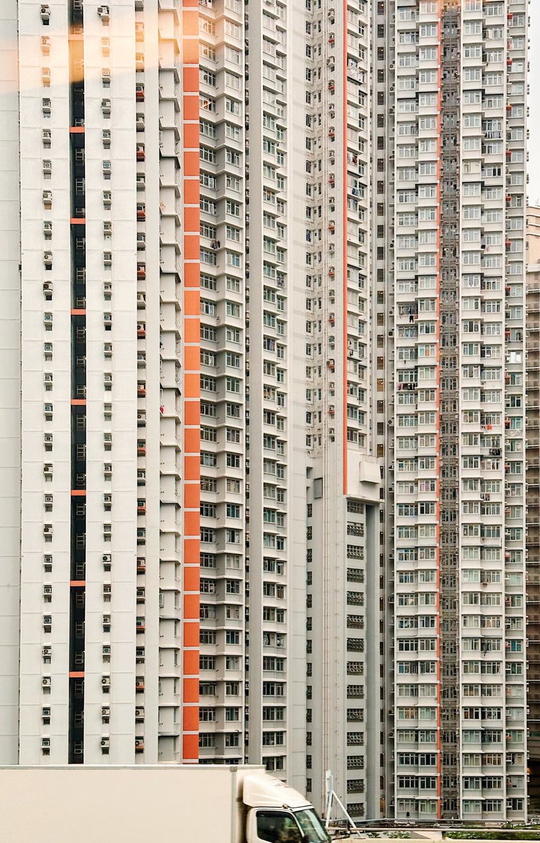 pencinta skyscrapers naik hajinya ya ke Hong Kong.