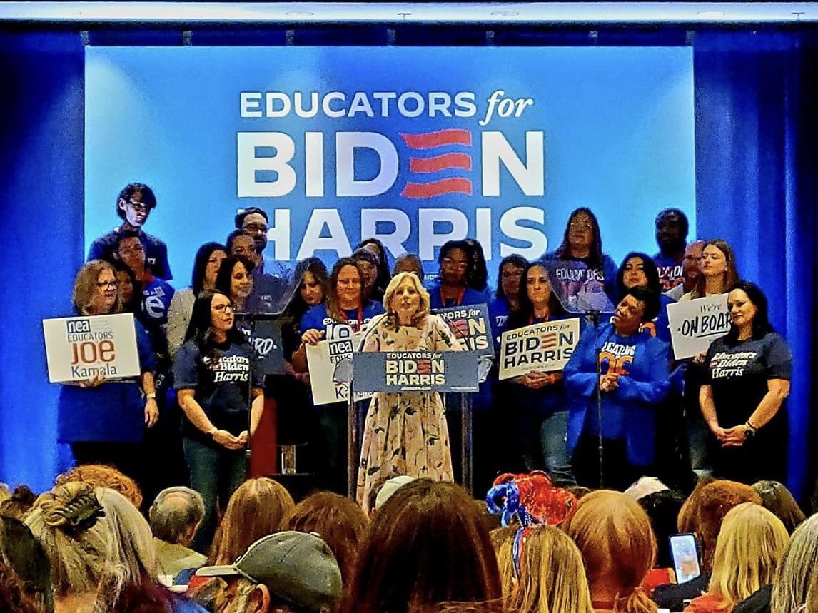 JenBenPowers's tweet photo. Some of my educator friends are up in Phoenix enjoying the company of Dr. Jill Biden.
“In America, WE DON’T BAN BOOKS!”
#ProEducation https://t.co/G2s0jogB8v