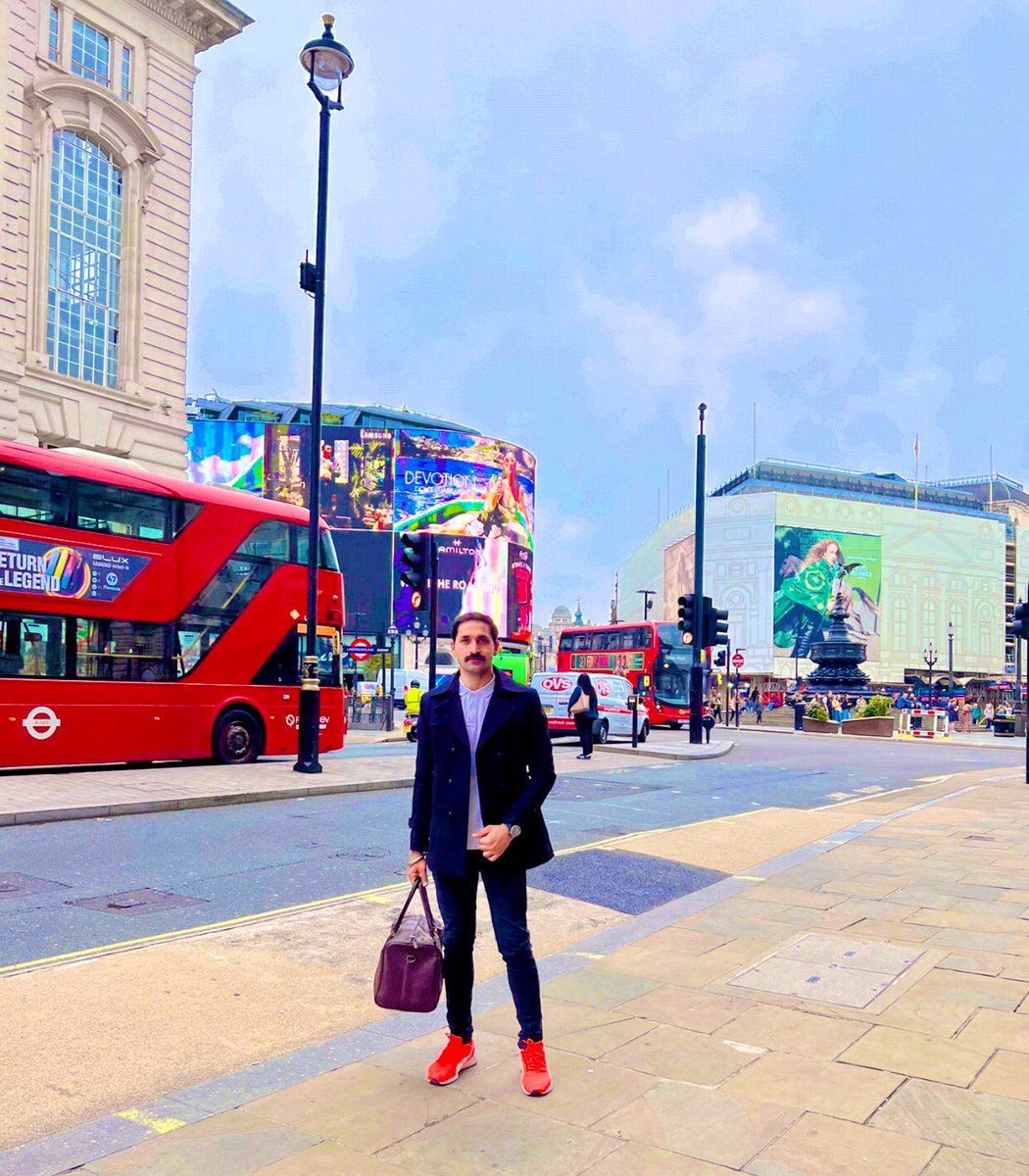 Streets of LONDON❤️🎬✈️
#AbhishekMahendru #actor #actorlife #London #shoot #skyforce #maddockfilms #latepost #prayagraj