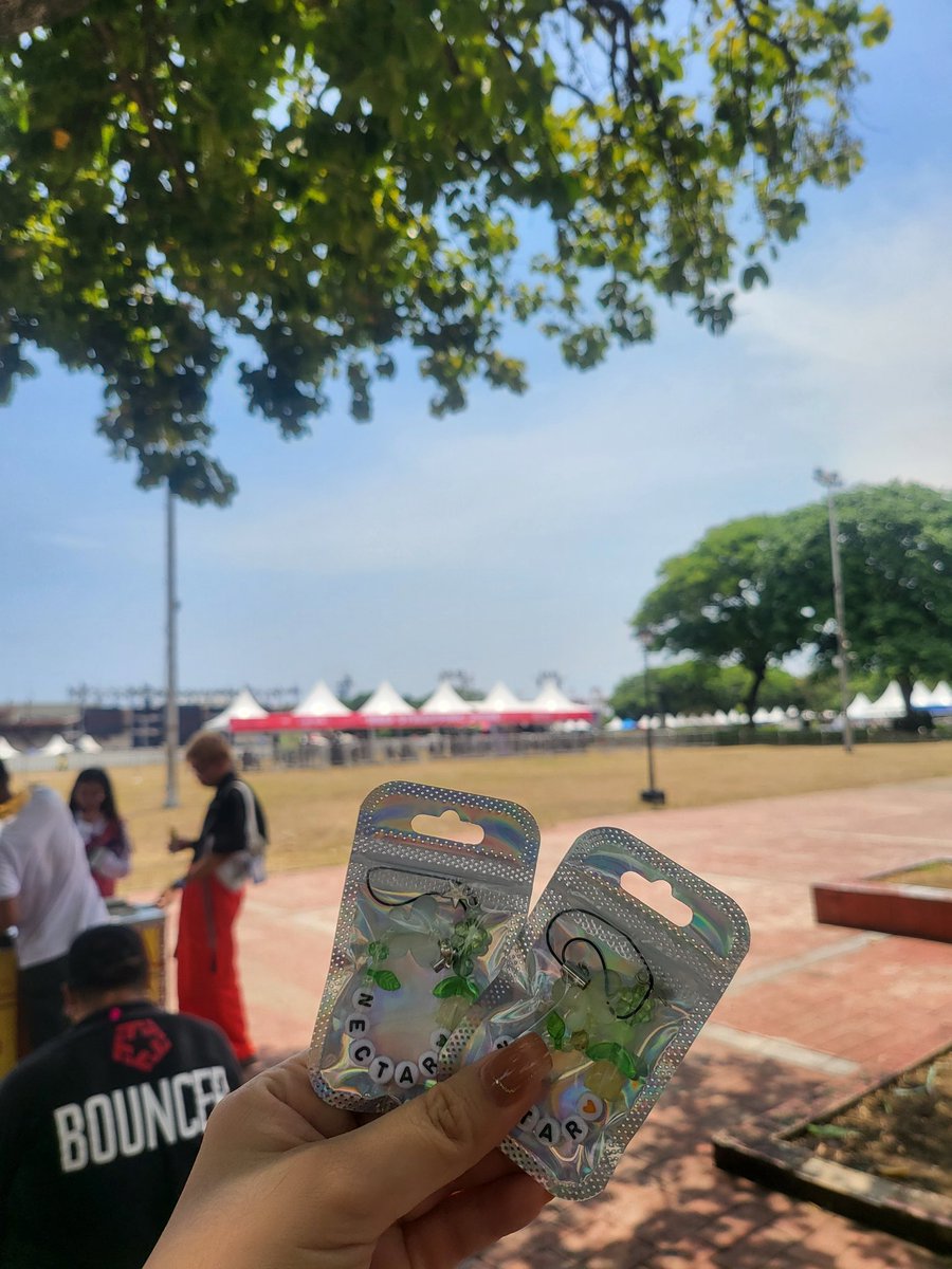 ChiriyaHobi's tweet photo. D-DAY!!!
KWAVE MUSIC FESTIVAL

✨️ The Boyz Nectar Phone Charms freebies 💚 and 💛 version.

FIRST LOCATION SEE PICTURE

See you Filo deobis!  
@Prettey011

#kwaveph #kwavemusicfestival #theboyz #deobi #nectar https://t.co/wbXvLLducB