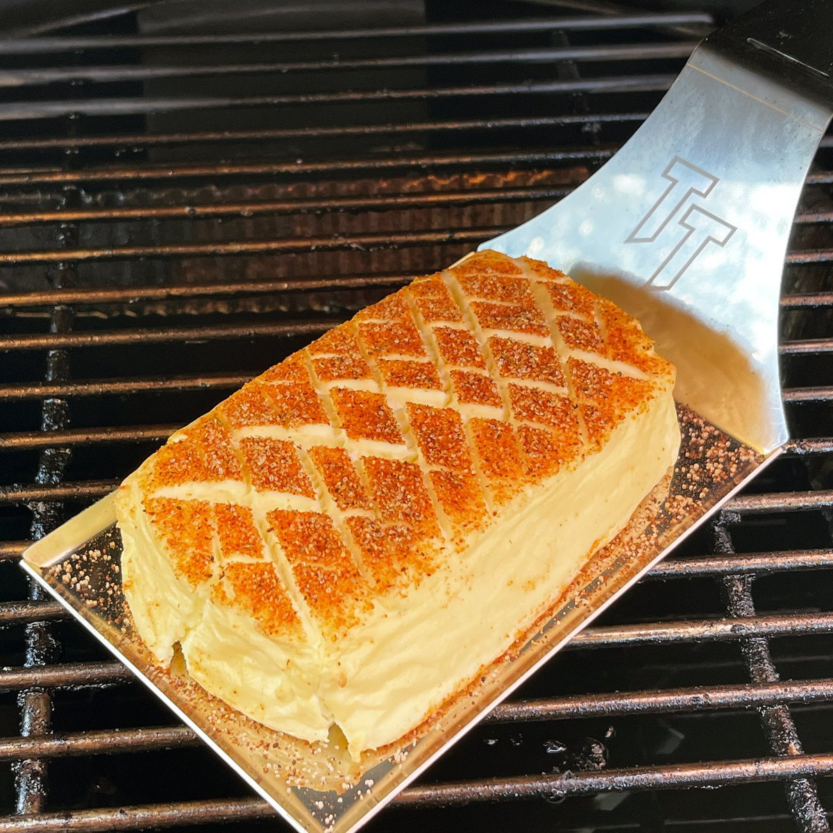 Finally got to smoke some cream cheese with my <a href="/Turbotrusser/">Turbo Trusser 🐥🦃 🦆</a> smoked cream cheese platter! Love it. Fun to use, easy to clean. This appetizer came out great! Smoked it on <a href="/BigGreenEgg/">Big Green Egg</a> for 2 hours. Delicious! <a href="/j_cohl/">John F⚡n Cohl</a> <a href="/arpollockus/">Amaris Pollock</a> <a href="/BBQNewsMagazine/">Barbecue News Magazine</a> <a href="/BaseballandBBQ/">BaseballandBBQ</a> <a href="/BearMountainBBQ/">Bear Mountain BBQ</a>