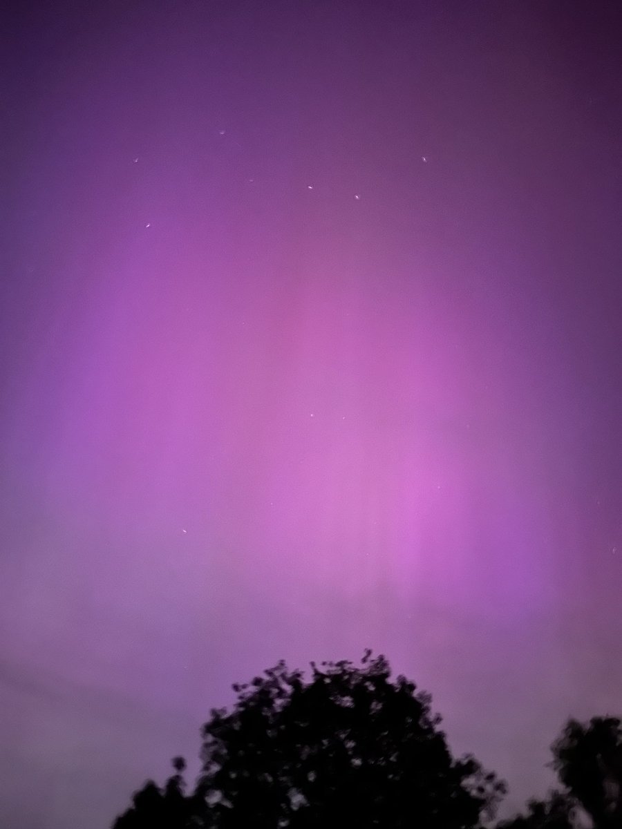 Faith75512831's tweet photo. some photos tonight of the aurora borealis in Le Roy, IL :) #ILwx https://t.co/BaLnxLdAz9