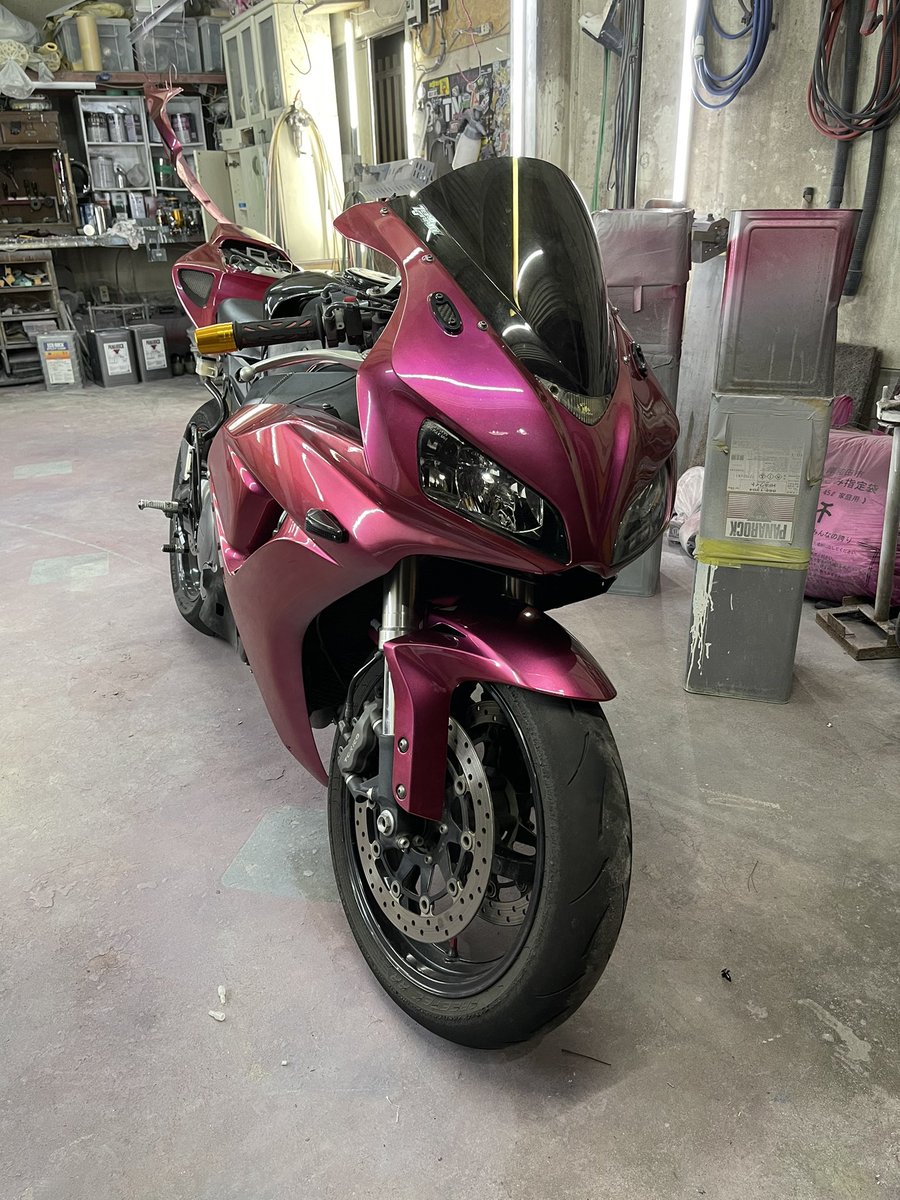 ToMo_RR57's tweet photo. バイク手放そうかめっちゃ迷う。

乗る頻度めっちゃ減ったしでも、愛着あって打ったら乗りたくなりそうやし…

こんな色でも��しい人おるかな。 https://t.co/0CyblJda7E