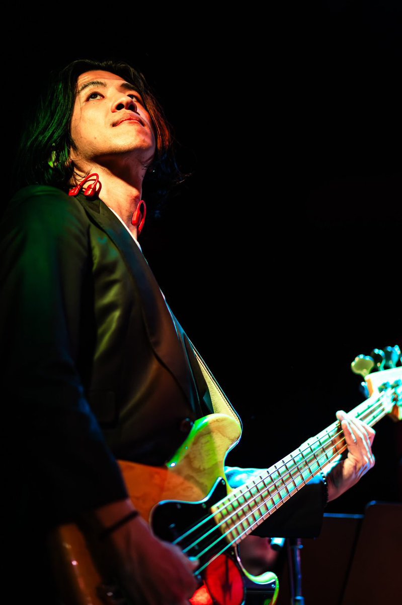 bassyusuke's tweet photo. 4弦ベース弾かないって思われがちですが、
音楽のバイブスによります。4弦がいちばん合うなと思ったら4弦持っていく🤘
📸Michael Liddell-Monkee https://t.co/X2UJscP5lY