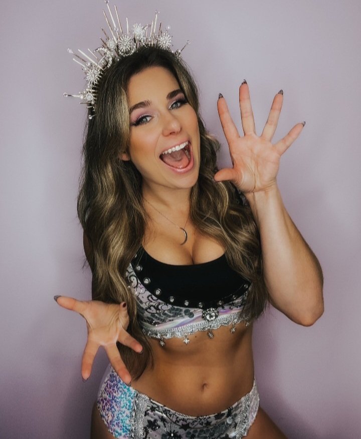 🎈🎉🥳🥂 Congrats 🥂🥳🎉🎈 Day 28 in The Golden Goddess Era of ✨️🐈‍⬛🧹 @KaiaMcK 🧹🐈‍⬛✨️ The @VPW_Wrestling Women's Champion 🎈 🎉🥳🥂 💛 👑 💛🥂🥳🎉🎈