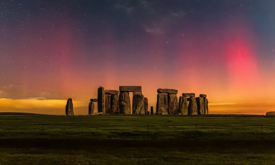 🇬🇧 | Aurora boreal en Stonehedge, Reino Unido.