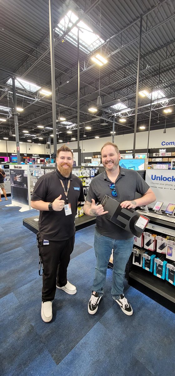 This client came in looking specifically for our savage Legion Go! He had been comparing multiple portable gaming devices and after reading our Legion Go subreddit, he decided the Legion Go was the best option!!!
#Wearelenovo #Iamlenovo #Premiumstars
#LenovoLegion #LegionGo