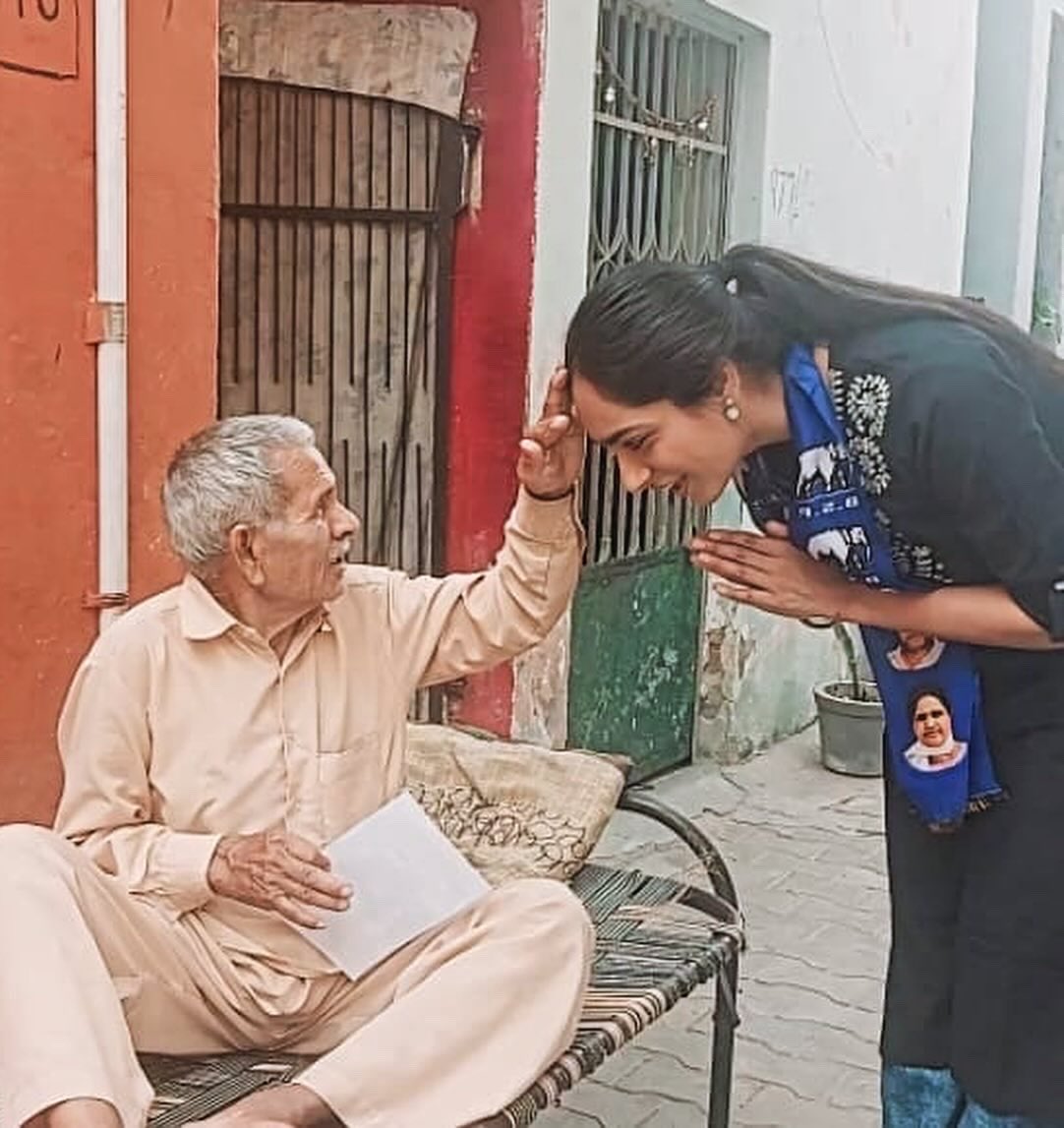 Door to Door 🐘 🙏🤝
#voteforchange #voteforbsp #votefordrritu #chandigarhloksabha