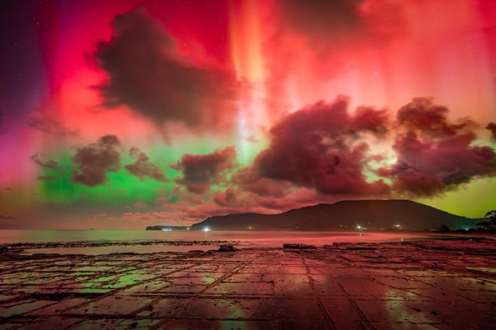AlertaNews24's tweet photo. 🇦🇺 | Aurora austral desde la isla de Tasmania en Australia la noche del viernes. https://t.co/s784x1UXhk