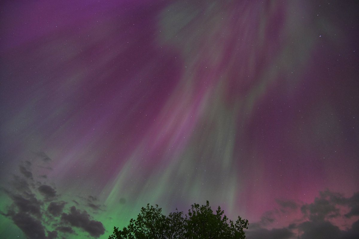 A couple of good shots of the #Aurora tonight from near Drayton, ON. Time to go to bed because I have to get up early in the morning. @weathernetwork