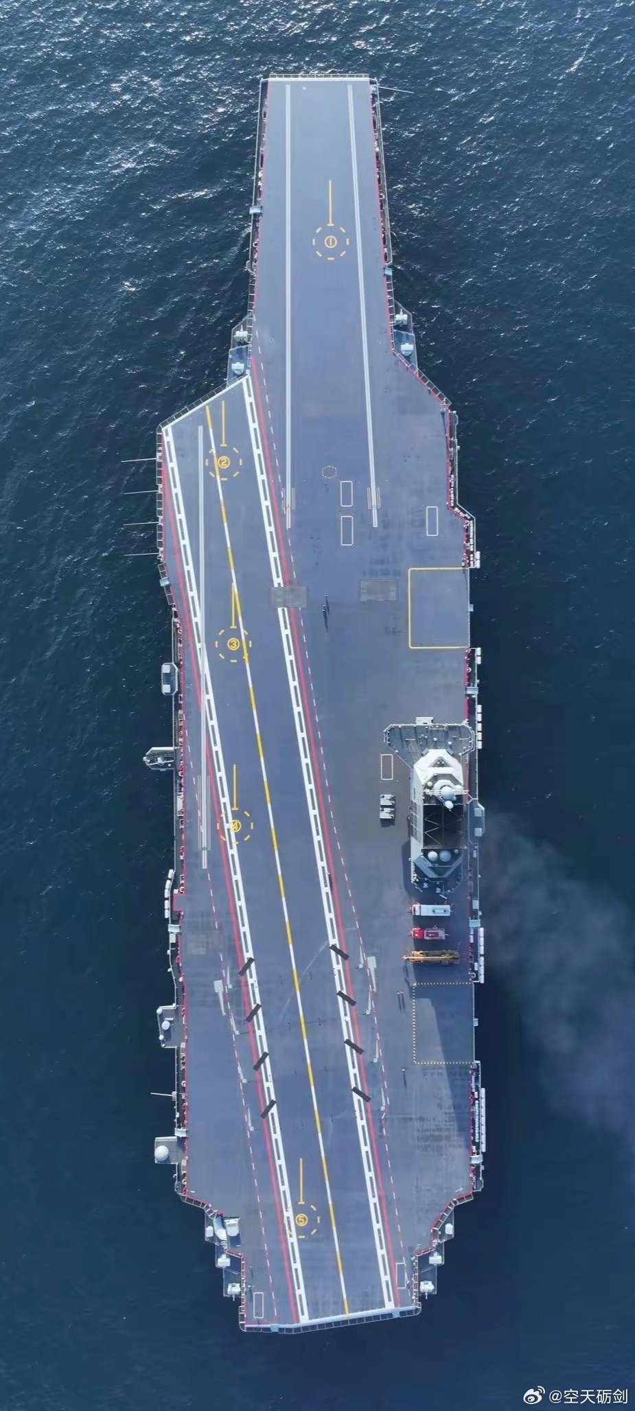 GNRcrm0boAAW1W6?format=jpg&name=4096x409