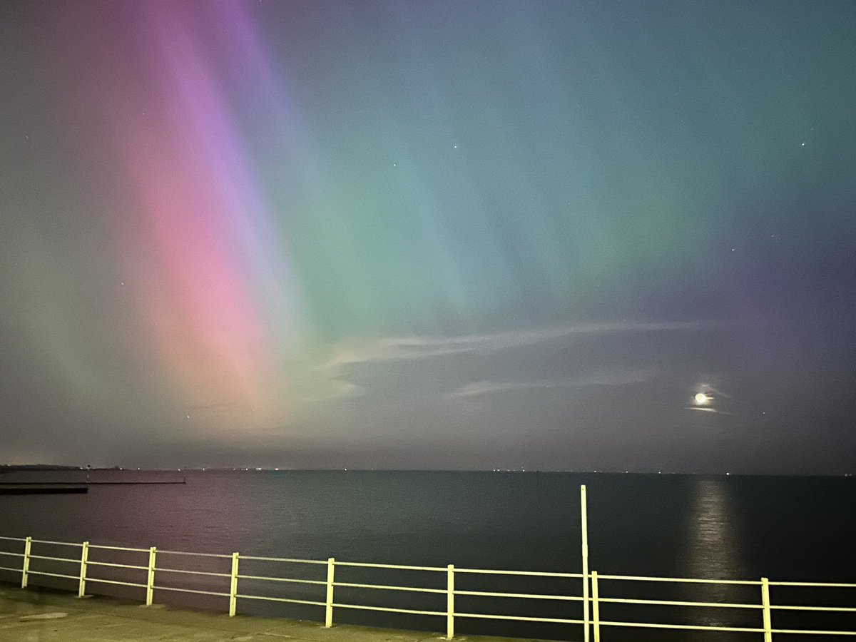 Reeceypugh's tweet photo. Northern Lights down Minnis Bay last night. https://t.co/Cc2VhrGsjR