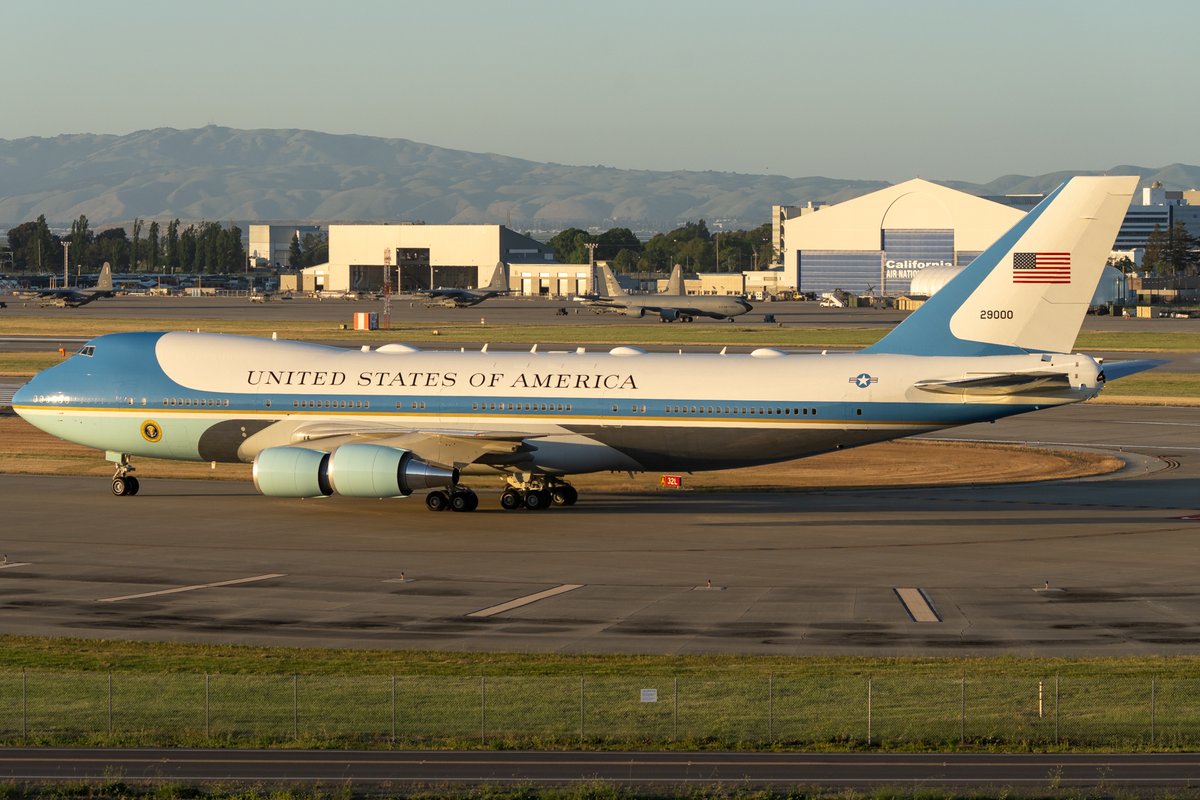 Air Force 1 arriving in golden hour yesterday carrying @POTUS #potus #af1 #biden #boeing747 #Boeing