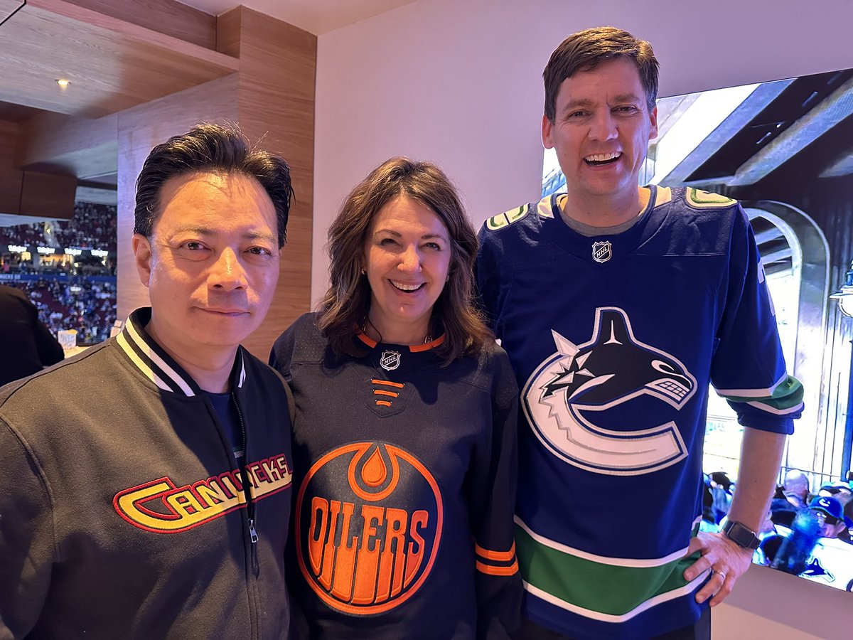 I’m outnumbered in Vancouver tonight- Bumped into Mayor @KenSimCity and BC Premier @Dave_Eby ! 

Overtime is going to be a nail bitter. Let’s go Oilers!