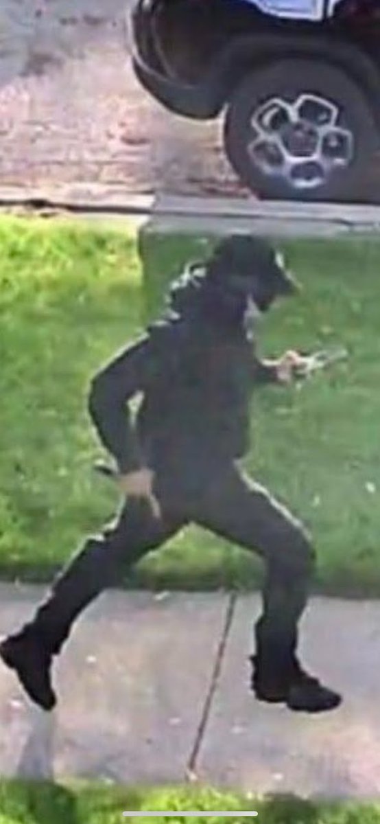 Can you identify this man? He is wanted for the murder of a 24 year old man on the 3900 block of N Pittsburgh at 7:05 AM on May 10, 2024 reported under RD JH257509. Call @Area5Detectives at 312-746-6614 with any information. #Chicago