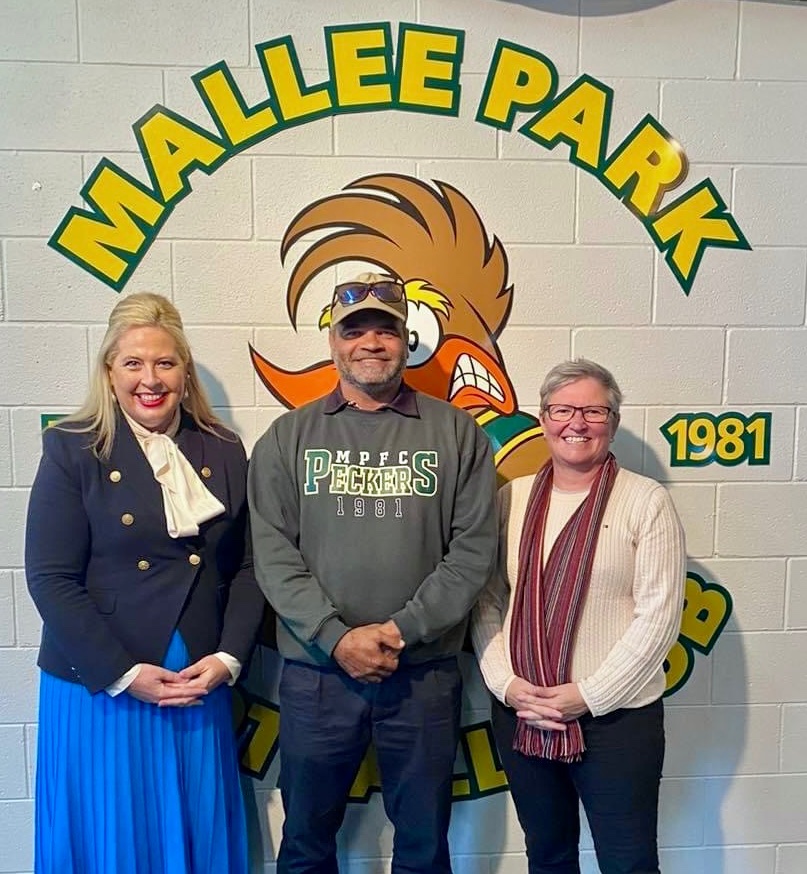 Fantastic to meet with Mallee Park President & @PAFC & @Adelaide_FC legend Graham Johncock Mallee Park creates an incredible community family where Aboriginal kids thrive & excel. Many @AFL superstars call Mallee Park home! Look forward to supporting their outstanding efforts