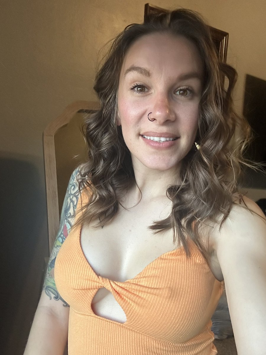 simplykaayOF's tweet photo. Here's to year 32! 

Subscribe! 
https://t.co/EggexVz4cN

#nsfw #birthdaywishes #milf #feetcontent #findomgoddess #paypig #content #feet https://t.co/Y0mEa4GGLd