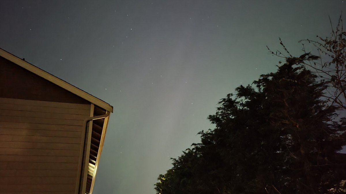 Very faint Aurora from my backyard in #Enumclaw. #WAwx #sonorthwest #aurora