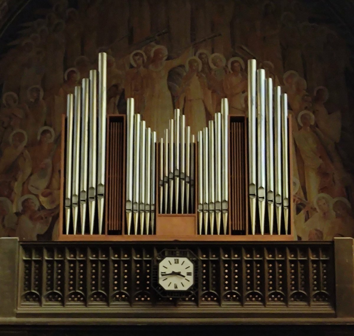 Église Saint-Christophe de Javel, l'orgue Cavaillé-Mutin fut reconstruit par la maison Schwenkdel de Strasbourg en 1970-75. Rue Saint-Christophe, rue de la Convention #Paris15