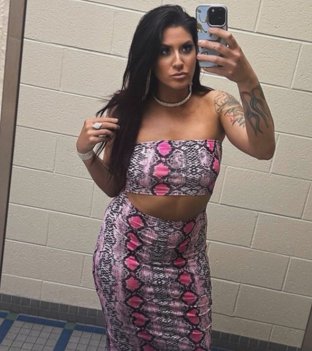 Slays in the Squared Circle & the Selfie it's 💖🤍🖤 @vicious_vicki_ 🖤🤍💖