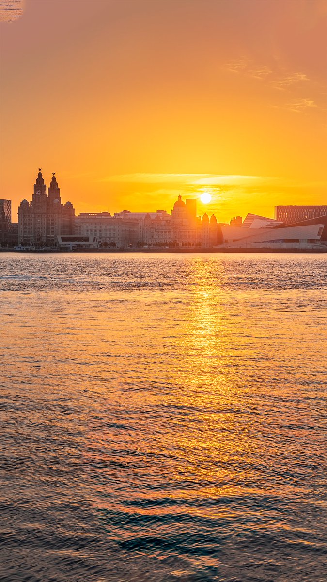 Good morning. A glorious #Liverpool waterfront sunrise, resized for a phone wallpaper. Please help yourself.
