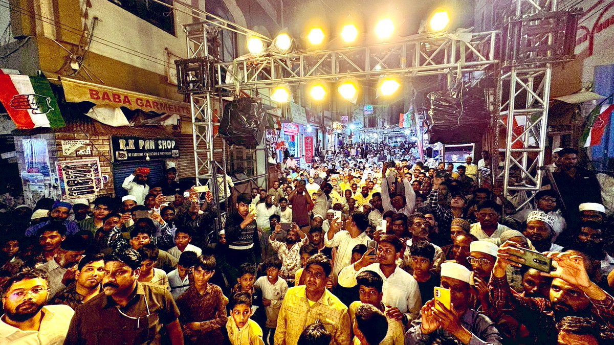 Addressed the huge throngs late last night at a public meeting in the Bholakpur area of Musheerabad assembly segment of Secunderabad Lok Sabha constituency, alongside the @incIndia candidate @NagenderDanam. Struck by the enthusiasm of people who clearly are ready for a change,…