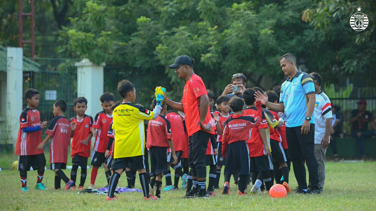 Persija Mobil kembali hadir memberikan coaching clinic kepada SSB mitra Persija 🚗 Pada kesempatan kali ini, Persija berkunjung ke SSB Babek di Rorotan, Jakarta Utara. Semoga kunjungan ini bisa memberikan pengalaman dan ilmu berharga untuk kemajuan sepak bola Jakarta dan…