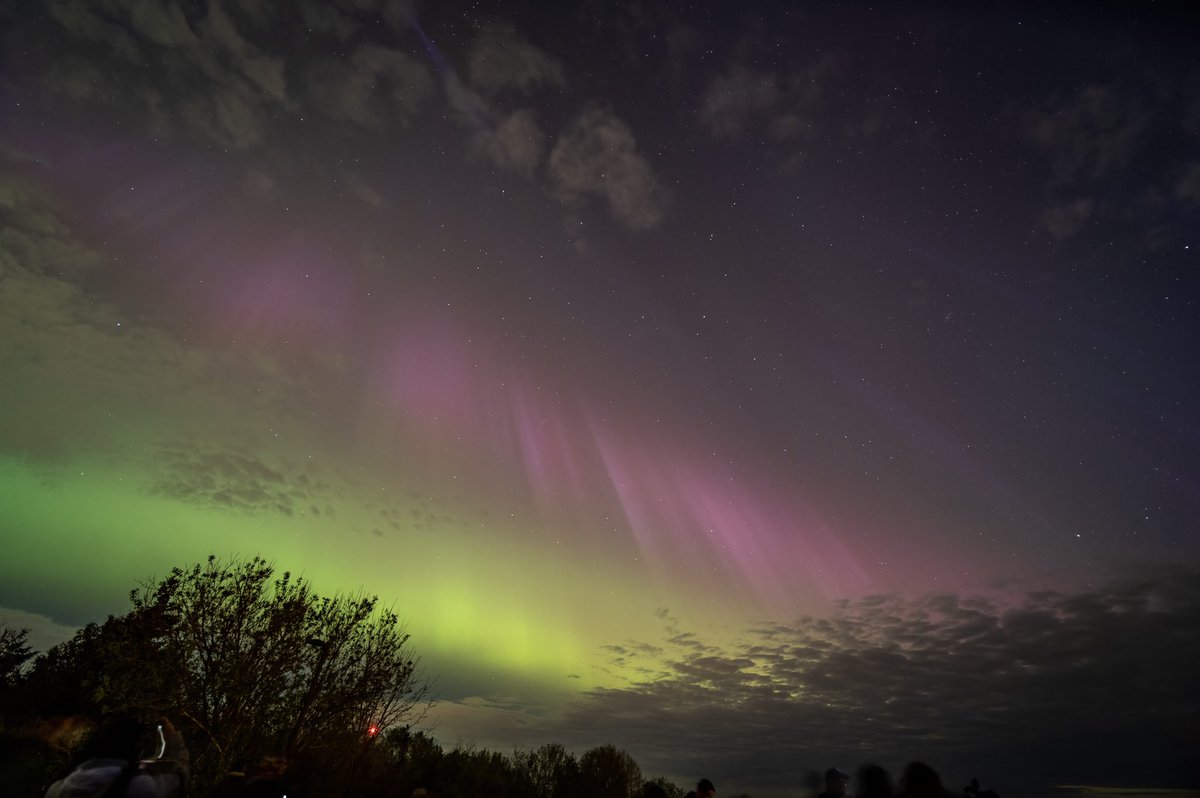 Shooting to the south from Ottawa Canada #Aurora #auroraborealis @TamithaSkov