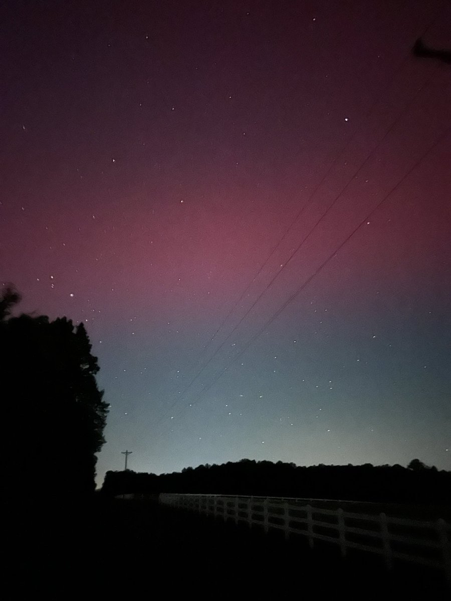 HateUSC's tweet photo. Aurora Borealis in South Carolina https://t.co/ismBQJhzaC