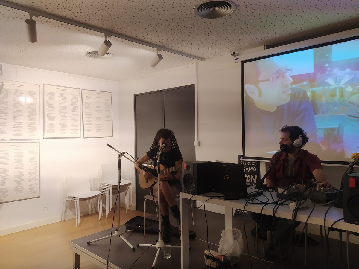 AsambleaMajara's tweet photo. Agraïm a #WandaCurutchet #EcoSalvaje haver compartit la seva música i deixar-sea veu que li quedava acompanyant-nos.
Haviem d'entrar al #ClubDels27 quan feiem aquests anys de programa amb una artista d'aquesta edat👴 https://t.co/oiucnLBXCr https://t.co/4eWfLDruqW