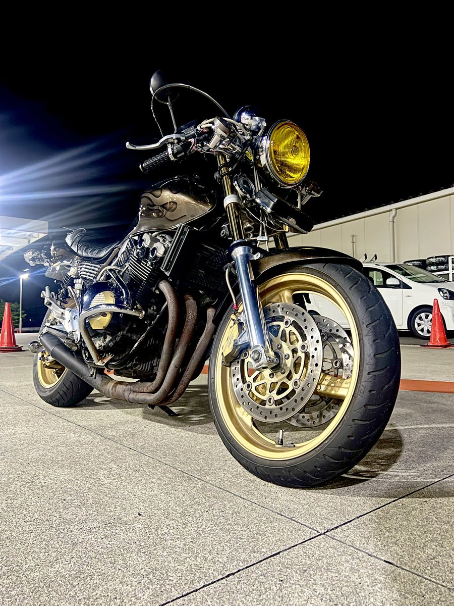 #土日はフォロワーさんが増えるらしい
 #CB400SF 乗りです！
CBオンリーのグループあります！ホーネット乗りもいますよ👐
ちょこちょこCBだけでツーリング行ったり顔合わせたりしてます！興味ある人はぜひ！

フォローもどうぞよろしくお願いします🙇‍♂️