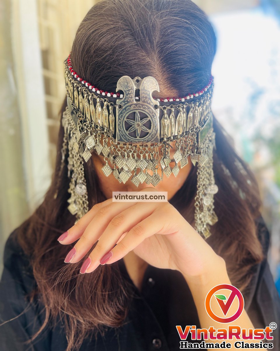 Vintage Tribal Kuchi Turkmen Mathpatti! ✨ 

Shop now:
buff.ly/3ycNPXg

#vintageheadpiece #tribalkuchi #turkmenheadpiece #handmadeboho #hairaccessories #hairjewelry #tribaljewelry #mathpatti #bohoheadpiece #bohoaccessories #handcraftedjewelry #artisanjewelry #uniquefinds