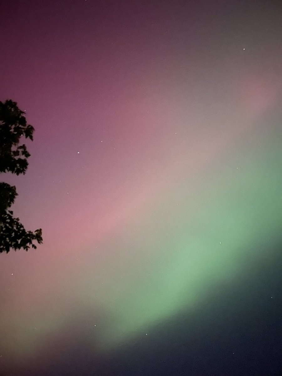 ave_omnibus's tweet photo. In the starry sky
Aurora borealis
Rainbow of the night
#haiku https://t.co/cWOgS8pTDB