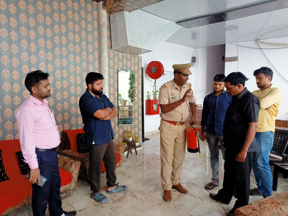 sultanpurfire's tweet photo. #firesefty #awareness
#sultanpur दिनांकः10.04.2024 को स्कीम नं0- 02, 03 व 05 के क्रम में #अभियान चलाकर जनसामान्य को अग्निसुरक्षा के प्रति जागरूक किया गया।
@fireserviceup
@fireheadquarter
@Uppolice
@112UttarPradesh https://t.co/FMbLdzO4oi