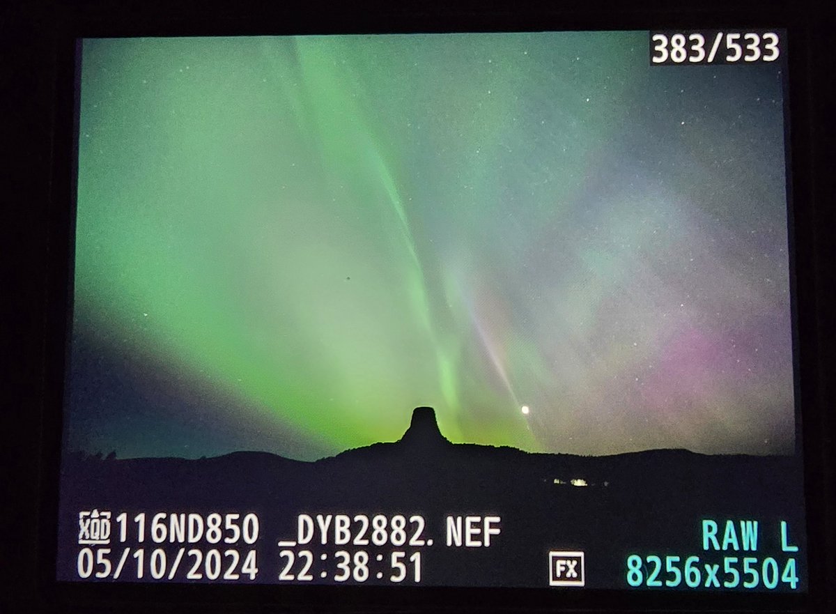 ColoradoWXNut's tweet image. Tough position I was in thinking it would be a due west shot. Had to shoot it looking SW!

Devils Tower, WY
